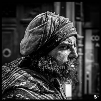 "MYSTERIOUS STRANGER" (MON PARIS SESSIONS)