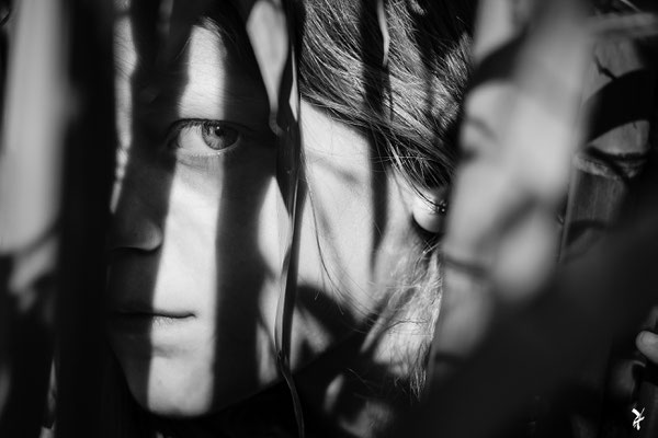 "BETWEEN THE BARS" (FRANCE 2020)