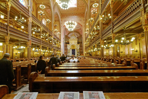 Der Innenraum der grossen Synagoge in Budapest