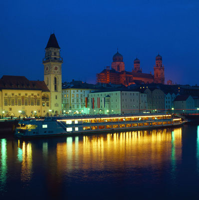 Schifffahrt in Passau bei Nacht © Passau Tourismus e.V.