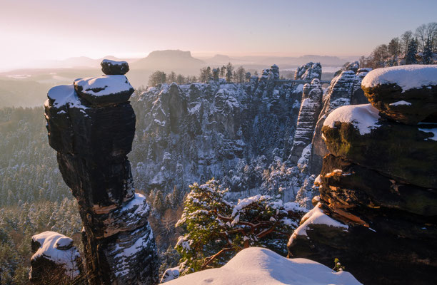 Wehlnadel mit Bastei im Wintermärchen. (Januar)