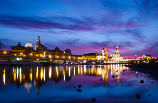 Skyline am Elbufer von Dresden.