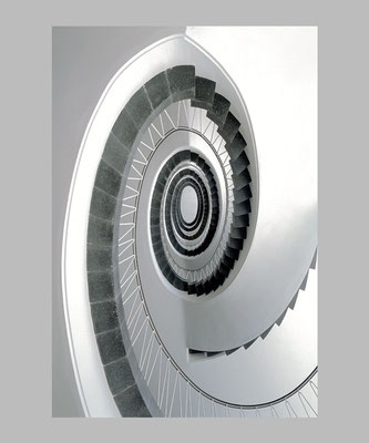 TREPPE_19  FineArt-Print, 36 x 53 cm, Passepartout 60 x 50 cm, Preis: 300.- Euro; mit Rahmen 350 EuroEuro