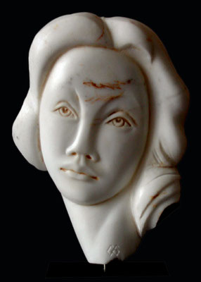 NINA, Carrara Marmor (statuario bianco),                                        37x21x13 cm     4600,- €
