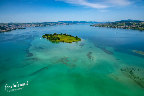 Luftaufnahme von Zürichsee: Insel Ufenau aus der Luft, Region Zürich, Schweiz