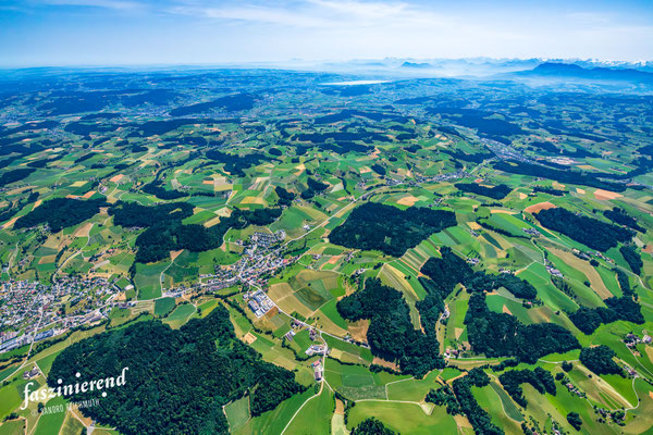 Luftaufnahme von Grossdietwil, Zentralschweiz, Schweiz