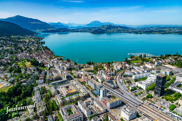 Luftaufnahme von Zug, Zentralschweiz, Schweiz