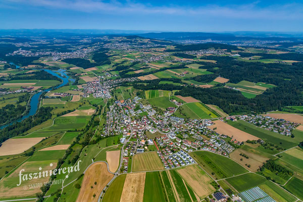 Luftaufnahme von Oberlunkhofen, Zentralschweiz, Schweiz