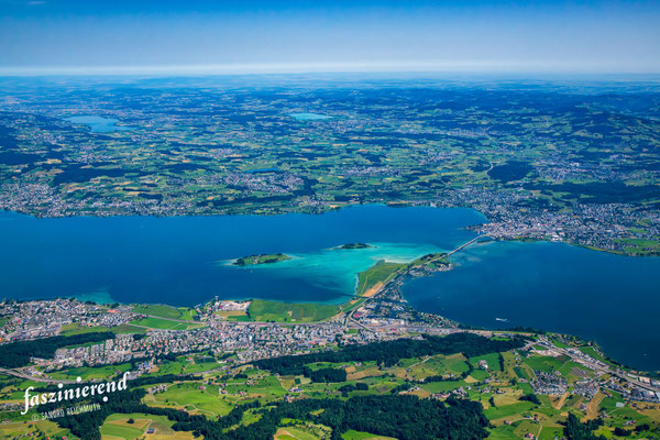 Luftaufnahme von Zürichsee aus der Luft, Region Zürich, Schweiz