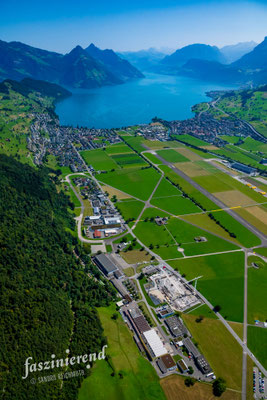 Luftaufnahme von Ennetbürgen und Flugplatz Buochs, Zentralschweiz, Schweiz