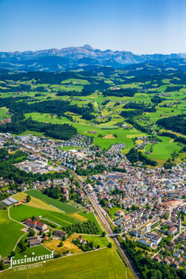 Luftaufnahme von Flawil, Ostschweiz, Schweiz