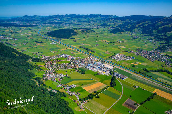 Luftaufnahme von Bilten GL, Ostschweiz, Schweiz