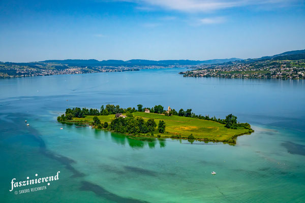 Luftaufnahme von Zürichsee: Insel Ufenau aus der Luft, Region Zürich, Schweiz