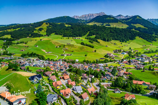 Luftaufnahme von Urnäsch, Ostschweiz, Schweiz