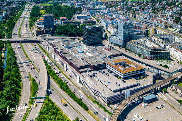 Luftaufnahme von Glattzentrum in Wallis aus der Luft, Region Zürich, Schweiz