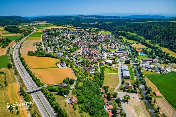 Luftaufnahme von Glattfelden aus der Luft, Region Zürich, Schweiz