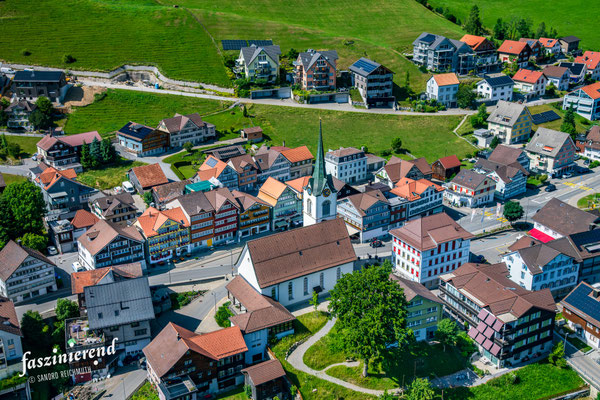 Luftaufnahme von Urnäsch, Ostschweiz, Schweiz