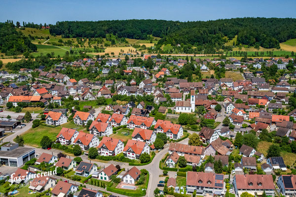 Luftaufnahme von Glattfelden aus der Luft, Region Zürich, Schweiz