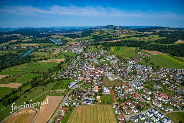 Luftaufnahme von Oberlunkhofen, Zentralschweiz, Schweiz