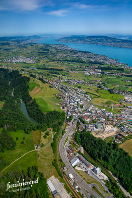 Luftaufnahme von Schindellegi aus der Luft, Region Zürich, Schweiz