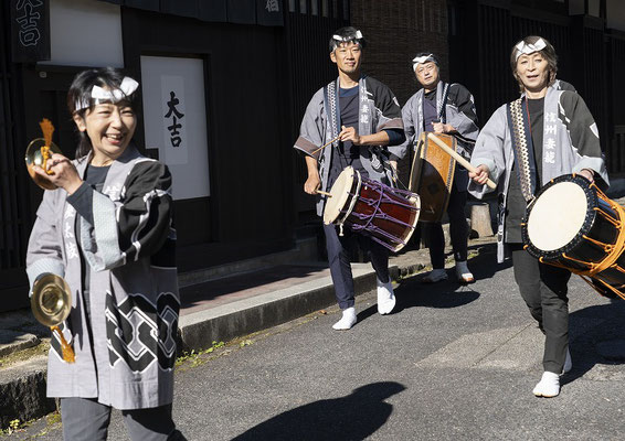 太鼓の音も軽やかに