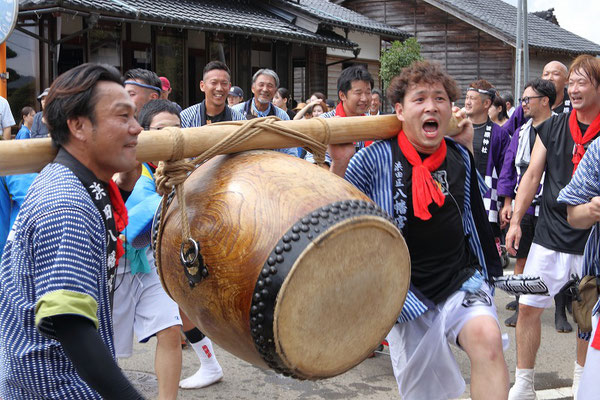 おどけて皆を楽します