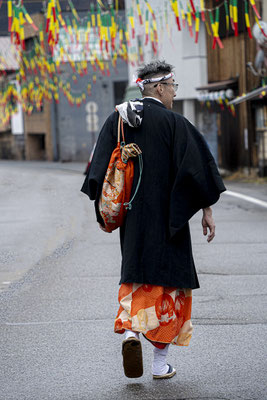 赤い長じゅばん