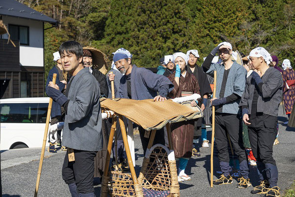 駕籠かきの出立直前