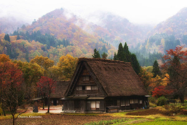 ④1995年には、ユネスコの世界文化遺産に「白川郷・五箇山の合掌造り集落」として登録された‼