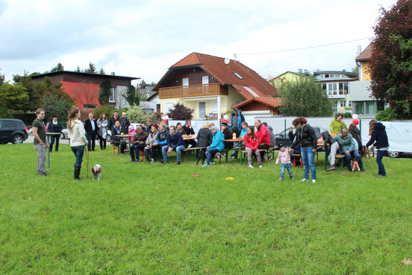 Begrüßungsworte der Hundetrainerin Sarah Lehner