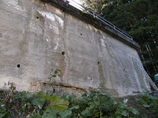 Cinturazione muri - Muro strapiombante e crepato - Piemonte - Provincia di Cuneo