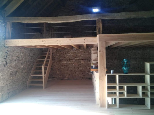 fabrication et pose de mezzanine et escalier bois