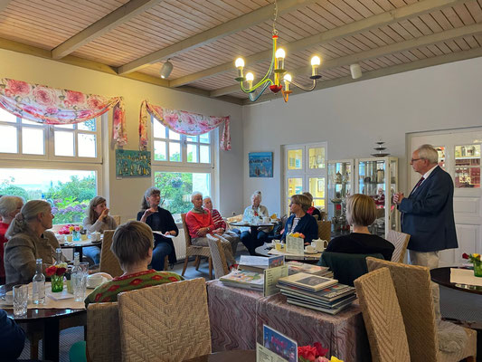 RA Heimbeck bei seinem Vortrag übers Erbrecht