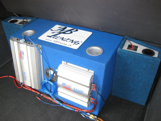 Robuste Subwooferinstallation mit Verstärkern für schnelle und einfache Demontage 1600 Watt