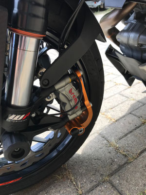 KTM 1290 Superduke GT (2016) Umbau, Powerparts Brembo Bremsscheibenschloss