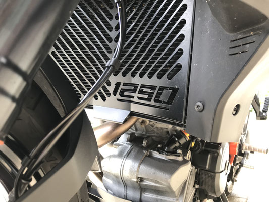KTM 1290 Superduke GT (2016) Umbau Kühlerschutz
