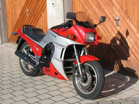 KAWASAKI GPZ900R, erste Ninja