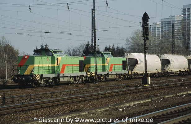 Bombardier 72550 + 72540, beide 2002 // Die Nummernlosen Rekoloks am 22.02.2003 in Ludwigshafen Oggersheim im Einsatz für die BASF. Bei beiden Loks sind die Spenderloks nicht bekannt.