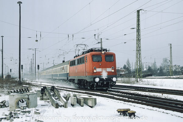 110 207 am 27.2.2005 in Coswig mit einem Fußballsonderzug Köln - Dresden