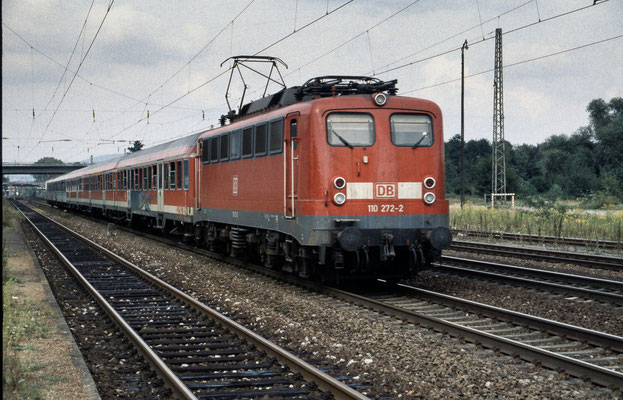 110 272 am 05.09.2002 in Wiesloch-Walldorf mit RB 23039 Saarbrücken - Karlsruhe