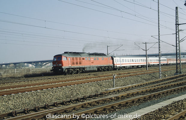 232 500 am 16.3.2003 in Pirna mit EC 178