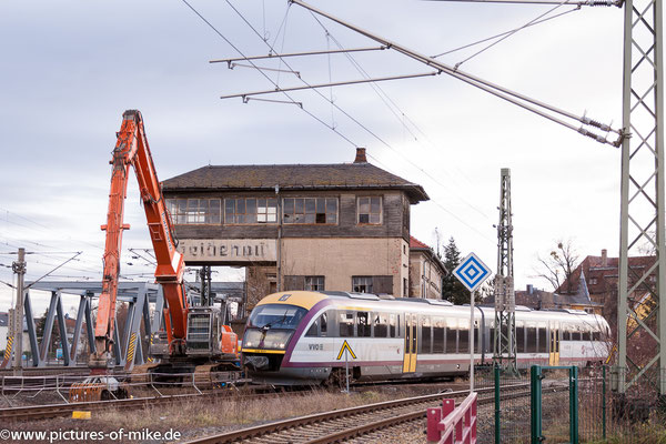 642 331 / 831 der Städtebahn am 26.12.2015 in Heidenau vor dem alten Reiterstellwerk, welches am nächsten Tag abgerissen wurde.