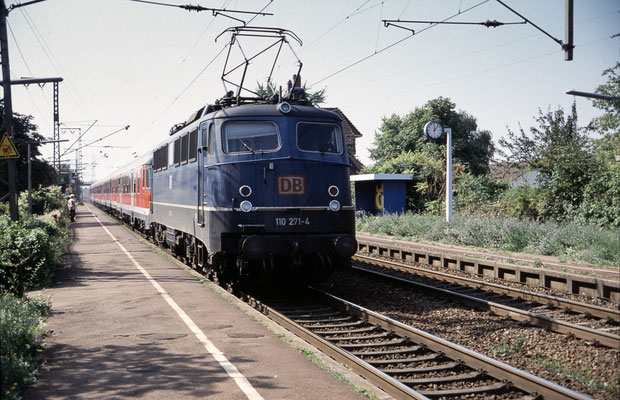 110 271 am 06.09.2002 in Ubstadt-Weiher mit RB 23036 Karlsruhe - Saarbrücken
