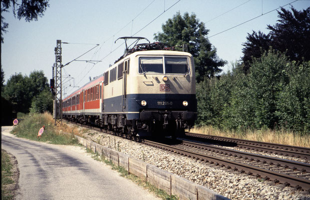 111 201 9.7.2002 in Prien am Chiemsee mit RE 31011 München - Salzburg
