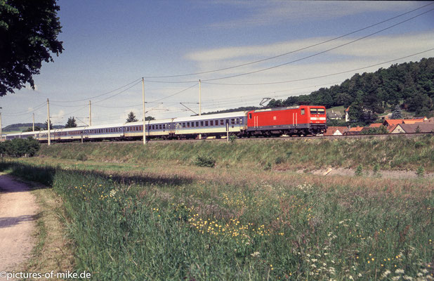 112 182-1 am 31.05.2002 bei Kälberfeld mit IR 2104 Frankfurt - Berlin Ostbhf.