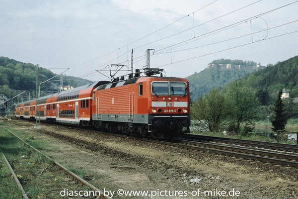 143 875 am 17.4.2009 in Königstein mit S-Bahn nach Schöna