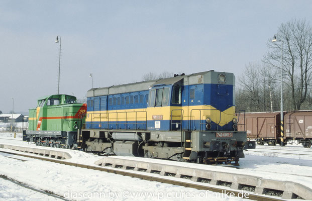 740 609 am 11.2.2003 in Rumburk mit V60 WAB 20 im Schlepp