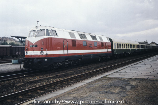 118 725 am 27.8.1991 in Bautzen mit E983. LOB 1968, Fabriknummer 280129, ex 118 325.