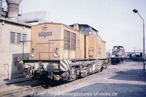 111 013 / LEW 17841, 1982 am 10.9.1991 im (R)AW Stendal zwecks Umbau in 298 313.