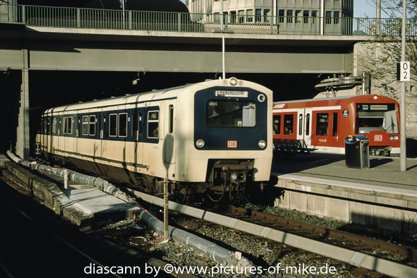 472 561 in Hamburg-Hauptbahnhof (14.11.2004)